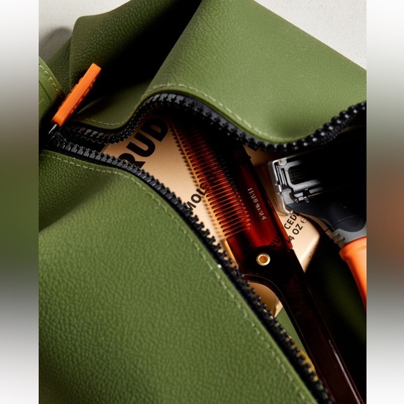 Tooletries The Koby Mini Dopp Kit Toiletries/Makeup bag Olive Green - Picture 4 of 13